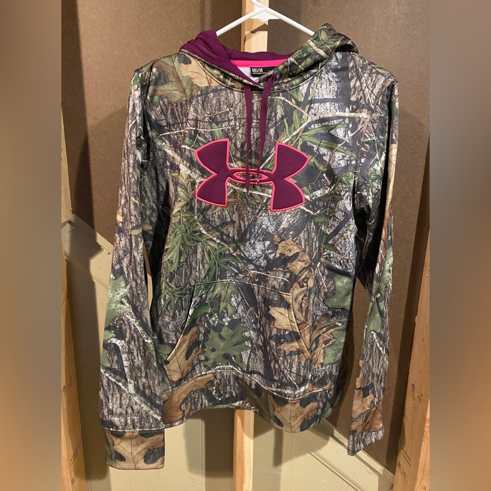 Under Armour & Mossy Oak women’s hoodie size M